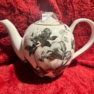 Grace's Teaware Coffee Pot or Teapot with Peonys Black & Gold w Lid  6" Tall